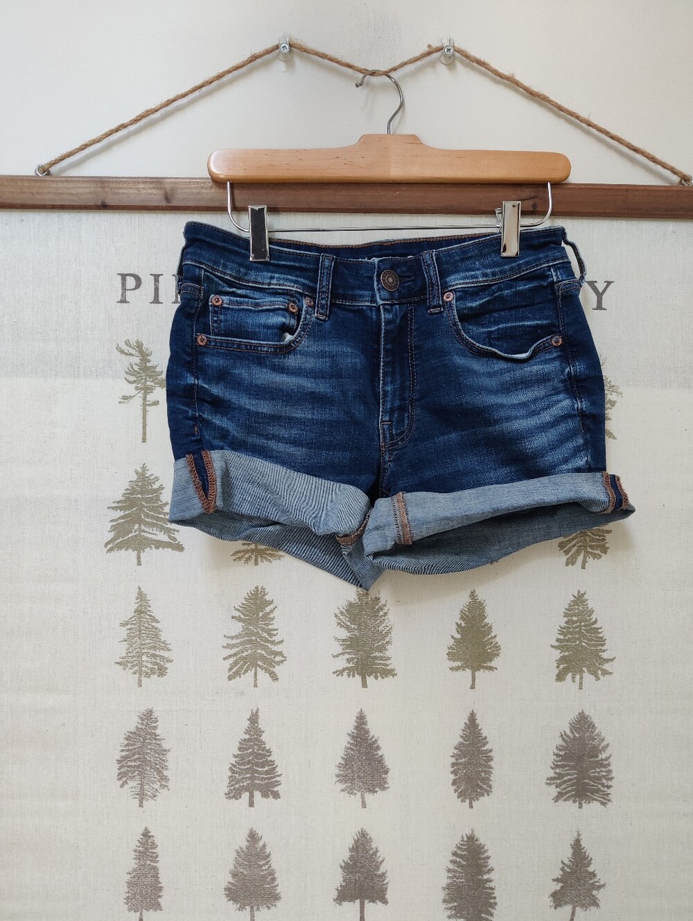 American Eagle Super Stretch Cuffed Denim Shorts Size 6